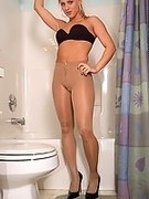 Take a bath with teen in her sexy suntan pantyhose